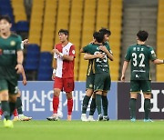 '8분 만에 3골' 김포, '라마스 데뷔전' 부산에 3-0 완승..5경기 무패