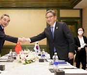 왕이 만난 박진 "한국, 자유·인권 위해 국제사회와 적극 협력"