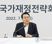첫 재정회의서 '민간' 부각한 尹..고강도 예산 구조조정 예고(종합2보)