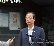 한총리 "아베 前총리, 한일관계 개선의지 있었다..유족에 조의"