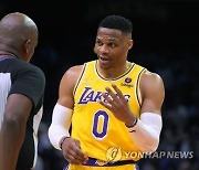 [NBA] 안 풀리는 레이커스, 인디애나에 트레이드 제안했다 거절당해