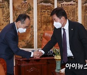 [포토]추경호 부총리, 김진표 국회의장 예방