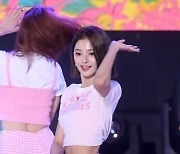 [포토] 프로미스나인 이나경, '내가 바로 개미허리'