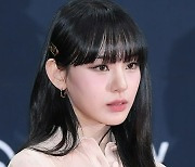 '갑질논란' 노제, 장소 불문 눕방 시전..연예인보다 더 연예인이네 ('TMI뉴스쇼')