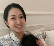 '조충현♥' 김민정, 딸+반려견 품 안에.."요즘 진정한 애개육아"