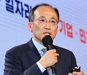 추경호 "빅스텝, 인플레 기대심리 수습에 도움..하반기까지는 물가에 올인"