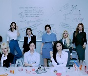 Twice breaks '7-year jinx' by renewing contract with JYP