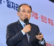 제주포럼서 강연하는 추경호 부총리