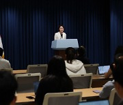 尹정부 방역은 '자율·책임'..희생·강요한 文정부와 차별화