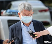 '신동주 불법자문 혐의' 민유성 전 산업은행장 구속영장 기각