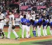 '고영표 삼성전 4연패 뒤 1546일만의 첫 승리&황재균의 호수비 2개' kt, 삼성에 1-0으로 신승..삼성, 40년 창단 첫 11연패 늪에