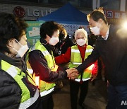 한 총리, 미화원 '경량안전모' 소식에 "작은 변화가 큰 개혁 이뤄"