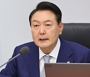 "尹대통령 국정수행, 긍정 33% 부정 53%..2주새 데드크로스"(종합)