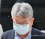 '롯데 신동주 불법 자문' 민유성 前산업은행장 구속 영장 기각