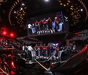 [포토] '5연승' T1, LCK 서머 1위 신고