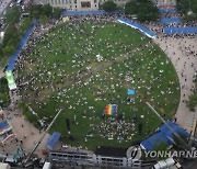 3년 만에 열린 '퀴어축제'..서울광장 수만명 운집