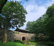 Take a light walk, eat to beat the heat at Namhansanseong