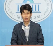 윤건영 "탈북어민 북송 사건 조사 충분했다".. 대통령실 재반박