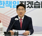 권성동 "文정부도 사적 추천 채용" 우상호 "아빠찬스, 尹공정 무너져"