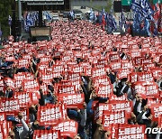 대우조선 노동계 결집 "총파업 돌입".."자충수 그만" 맞불집회도(종합)