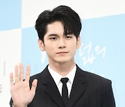 옹성우, 코로나19 확진.."모든 스케줄 중단" [공식입장]