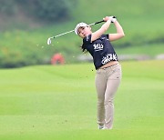 이제영, KLPGA 호반 클래식 2R 선두 질주..첫 승 정조준