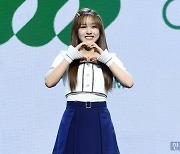 [포토] 첫사랑 유나, '예쁜 미소로 하트 발사~'