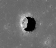 "달에도 인간이 살만한 온도 갖춘 곳 있다" [우주로 간다]