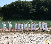 [포토] 영월 동강뗏목축제 '뗏목 시연'