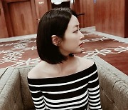 '유지태♥' 김효진, 10년만 칼단발 하더니 달라진 분위기..오프 숄더로 섹시美[TEN★]