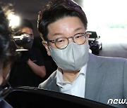 권성동, 대표 직무대행 사퇴..비대위 전환 급물살(종합)