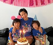 마이큐, ♥김나영 가족과 티셔츠 맞춰 입고 생일파티..이미 한 가족