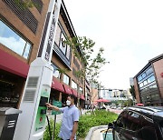 수원시, 전국 최초 '스마트 가로등 전기차 급속충전기' 설치