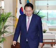 북한도 尹지지율에 큰 관심.."취임 석달도 안돼 추락"