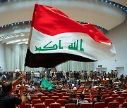 이라크 시위대 재차 국회의사당 난입..125명 부상, 의회일정 중단