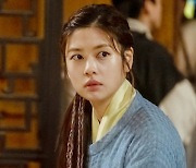 '환혼' 정소민, 살인 사건 연루→유준상과 맞대면..정체 들킬까