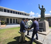 헌화하는 박민식 보훈처장