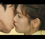 [종합] "설마 하겠어 할 때" 이재욱, ♥정소민에 기습 키스 '로맨스 밀당'('환혼')