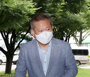 출근하는 이상민 행안부 장관