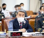 국방장관, '최영함 통신두절' 한 달 지나 보고 받아