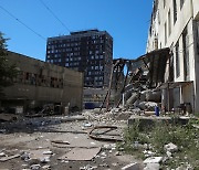 러시아 공격으로 부서진 우크라 건물