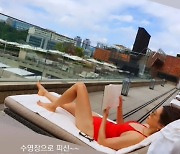 '김호진♥' 김지호, 요가로 단련한 수영복 몸매가 이 정도라고? 49세로는 도저히 믿기지 않네!
