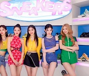 ITZY, 美 빌보드서 자체 최고 기록 달성.. 'SNEAKERS' MV 비하인드 공개!