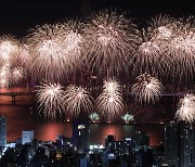 부산불꽃축제, 10만원짜리 티켓 5분 만에 매진