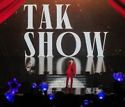 영탁, 'TAK SHOW' 서울공연 마무리..데뷔 17년만의 첫 단콘 '뭉클'