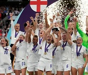 잉글랜드, 독일 꺾고 UEFA 여자 유로 사상 첫 우승 새 역사
