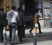 "폭염에도 걸어가 포장"..배달비 공포에 '포장의 민족' 됐다