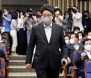Ruling party leadership poised to get overhaul, making Lee Jun-seok's return unlikely