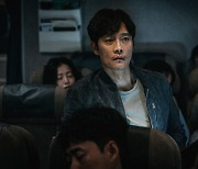 [Herald Interview] Lee Byung-hun channels fear of flying for new role