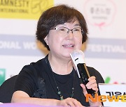 서울국제여성영화제 기자회견 참석한 김은실 이사장[포토엔HD]